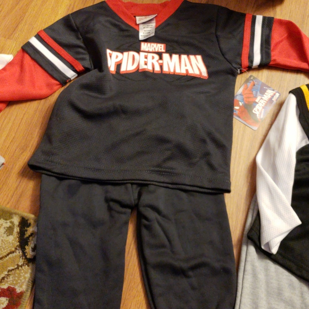 sweatsuit spiderman +free tee